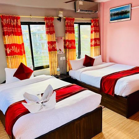 Hotel Donosti Pokhara Kültér fotó
