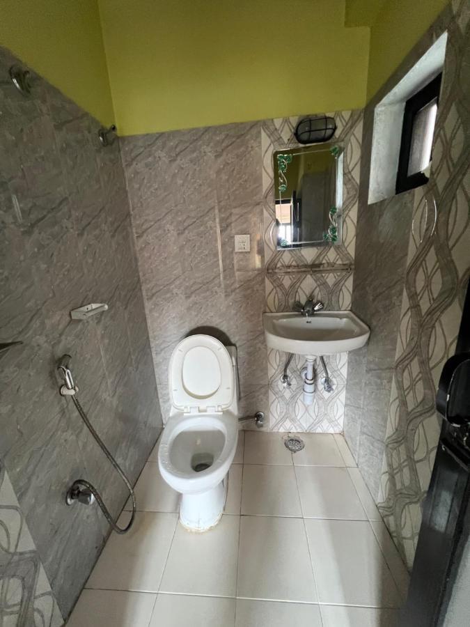 Hotel Donosti Pokhara Kültér fotó