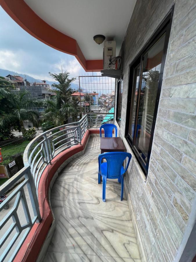 Hotel Donosti Pokhara Kültér fotó
