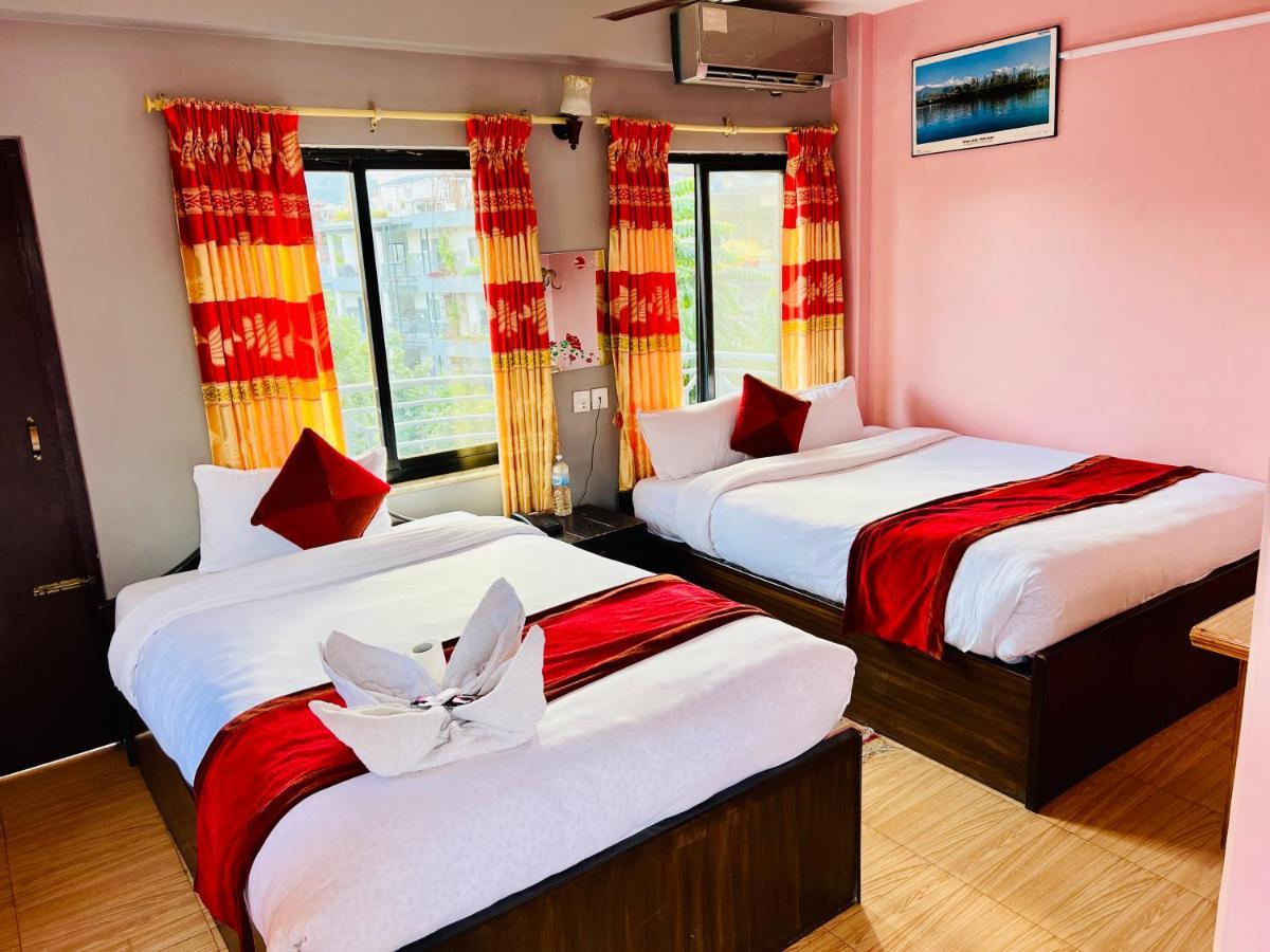 Hotel Donosti Pokhara Kültér fotó