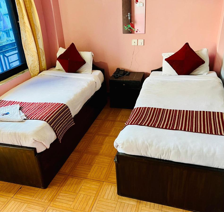 Hotel Donosti Pokhara Kültér fotó