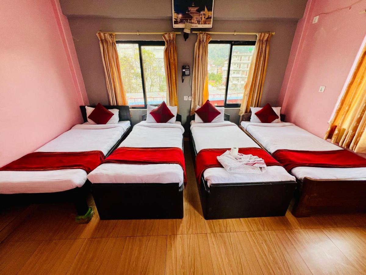 Hotel Donosti Pokhara Kültér fotó