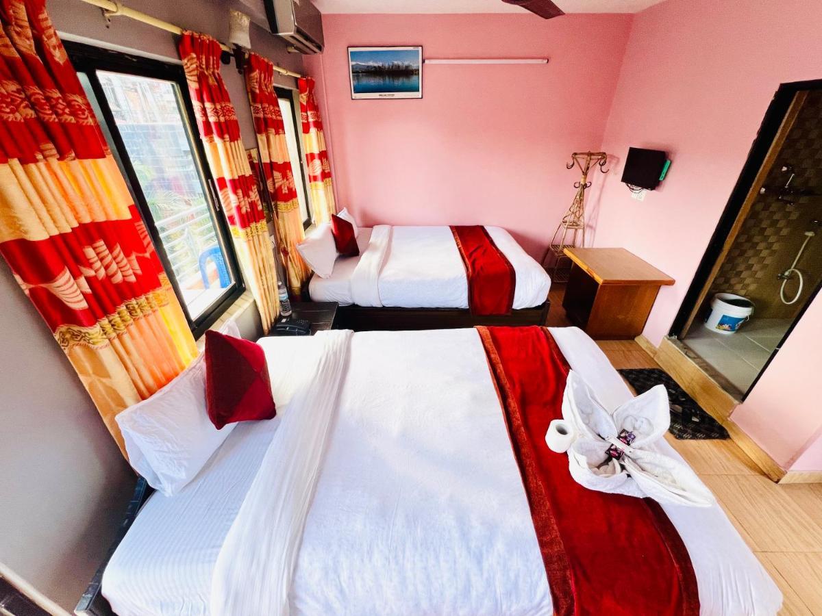 Hotel Donosti Pokhara Kültér fotó
