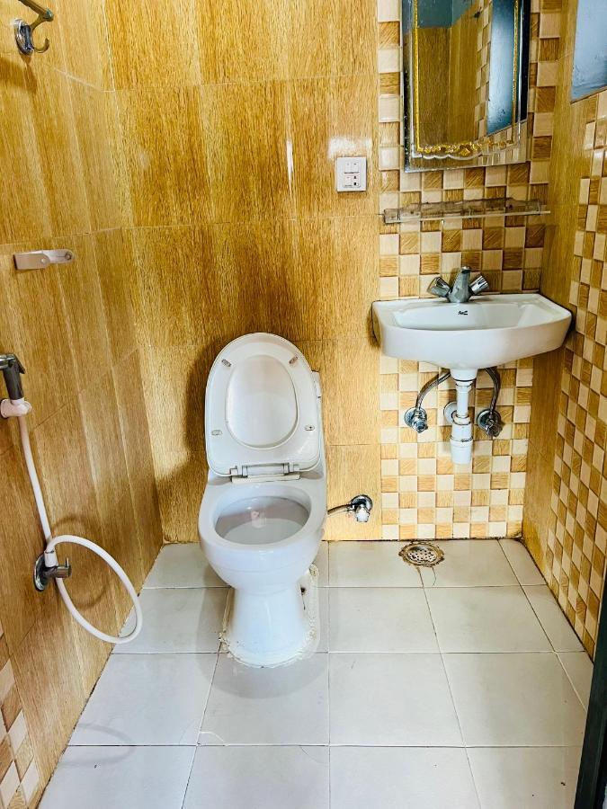 Hotel Donosti Pokhara Kültér fotó