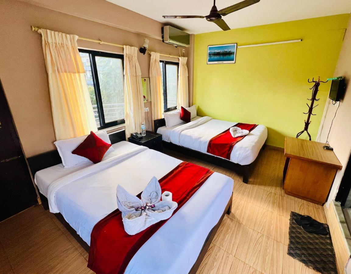 Hotel Donosti Pokhara Kültér fotó
