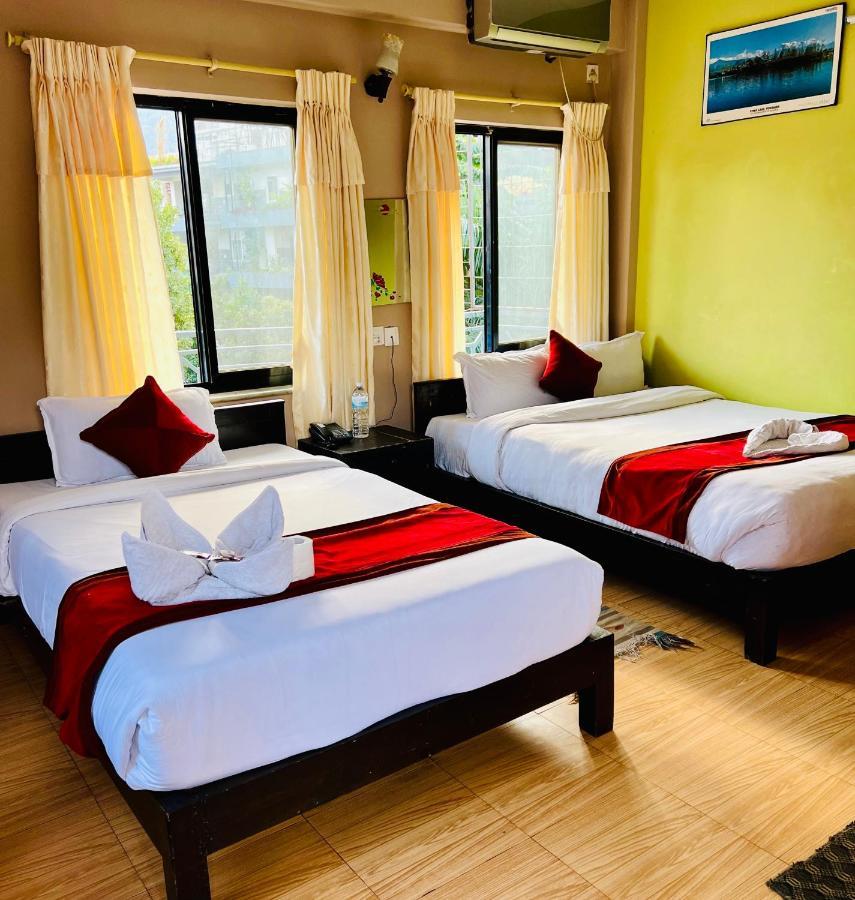 Hotel Donosti Pokhara Kültér fotó