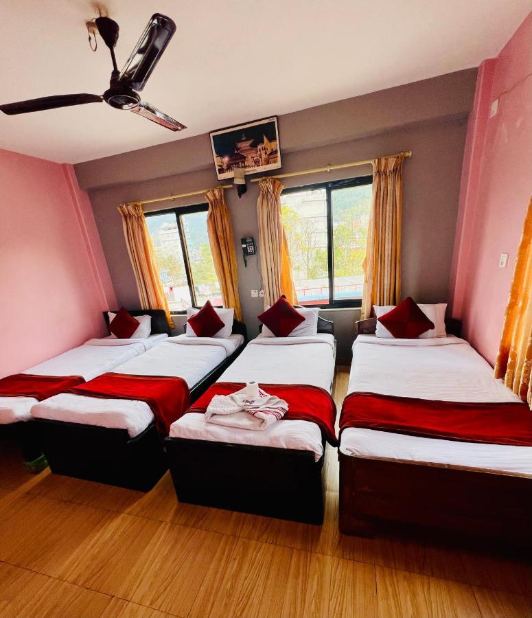 Hotel Donosti Pokhara Kültér fotó