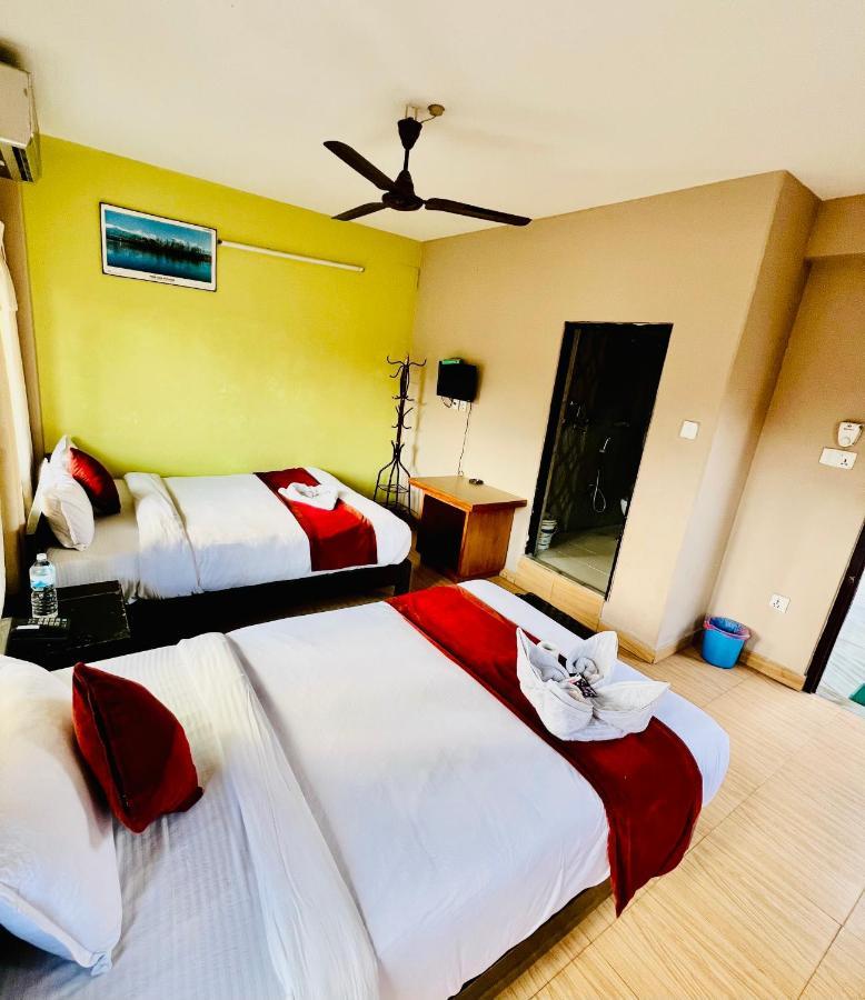 Hotel Donosti Pokhara Kültér fotó