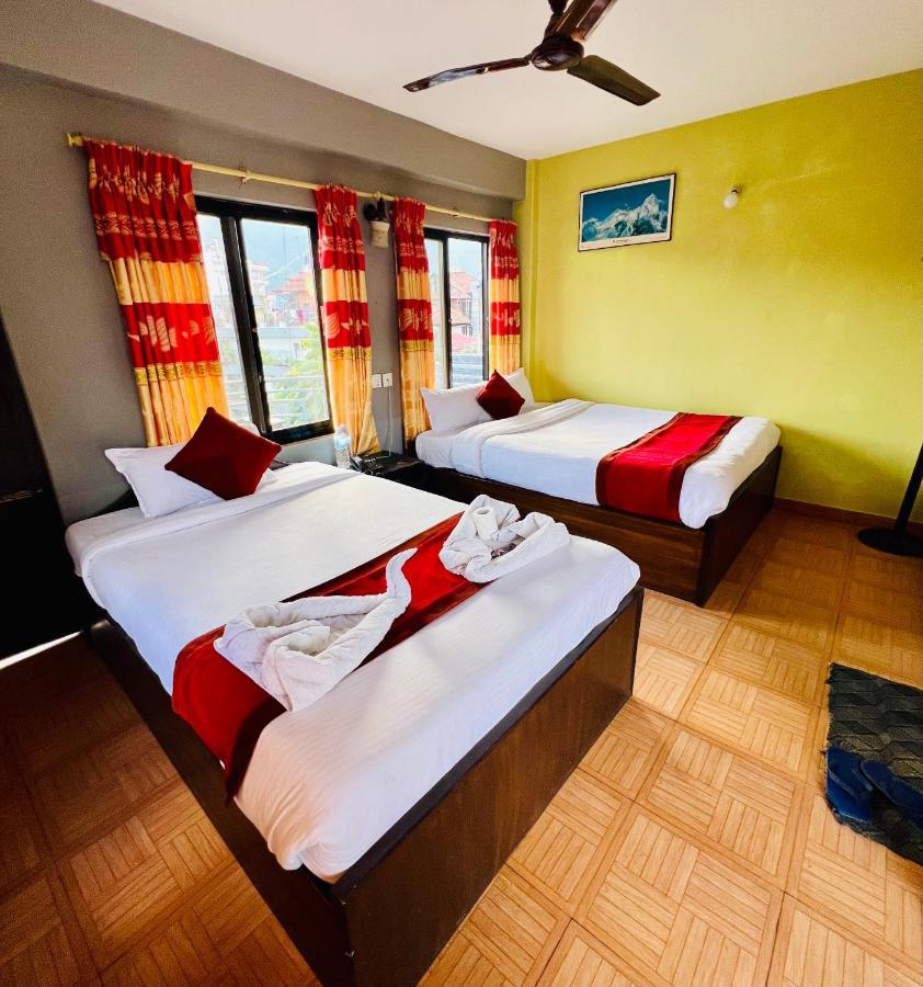 Hotel Donosti Pokhara Kültér fotó