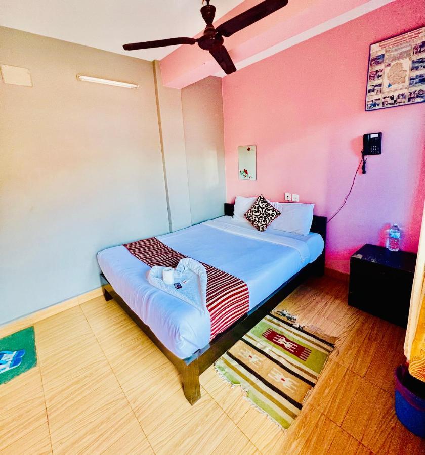 Hotel Donosti Pokhara Kültér fotó